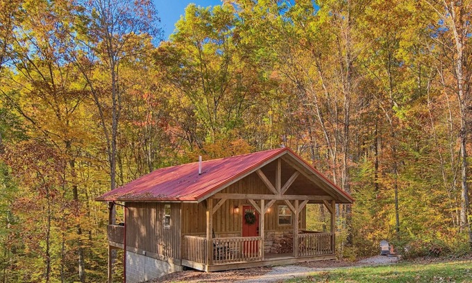 Carbon Hill Cabin | Secluded Cozy Cabin - Hot Tub, Fire Pit, Fireplace