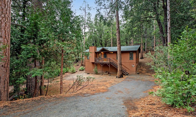 Idyllwild Cabin | Secluded Dog-Friendly Cabin w/Wood Fireplace, Deck, Private W/D, Mtn Views