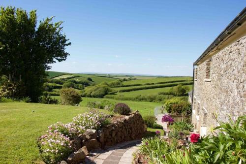 Malborough House | Secluded Escape near Salcombe - Newhouse Barn.