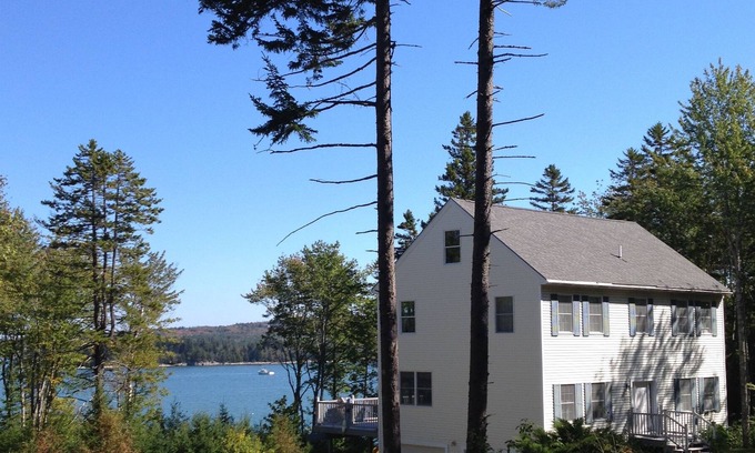 Steuben House | Secluded four bedroom home on Dyer Bay