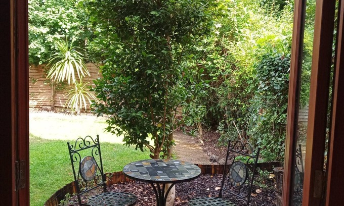Crouch End Apartment | Secluded, garden flat in North London