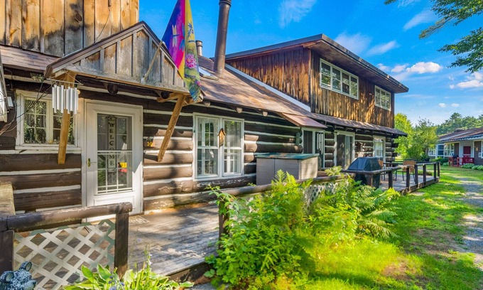 Chestertown Condo | Secluded gem with forest view, beach access & W/D