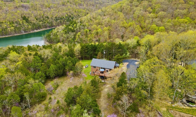 Blue Eye House | Secluded Home- Mountain Estate with Stunning Lake Views & Cleared Trail to water!