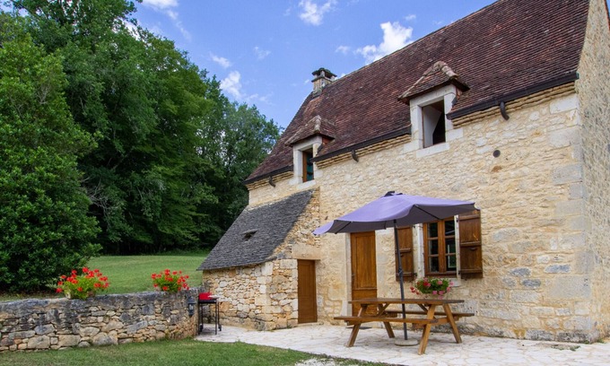 Borreze Cottage | Secluded House with Terrace, Close to Sarlat, Pool Access, Pet-Friendly, Baby Gear Included