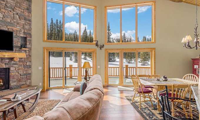 Valley of the Sun Cabin | Secluded Log Cabin: 10 Acres, Soaker Tub