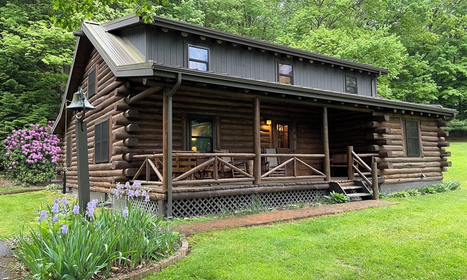 Stone Creek Cabin | Secluded Log Cabin on 300 Acres Near the Heart of Amish Country Ohio