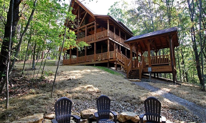 Logan Cabin | Secluded Luxury Cabin Rental for Eight Guests near Ash Cave, Ohio