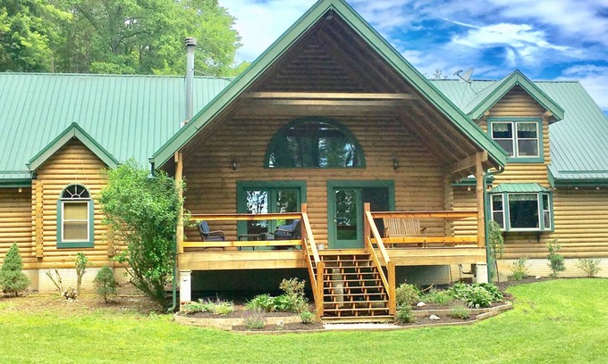 Logan Cabin | Secluded Luxury Lodge overlooking private 57 acre in Hocking Hills Region