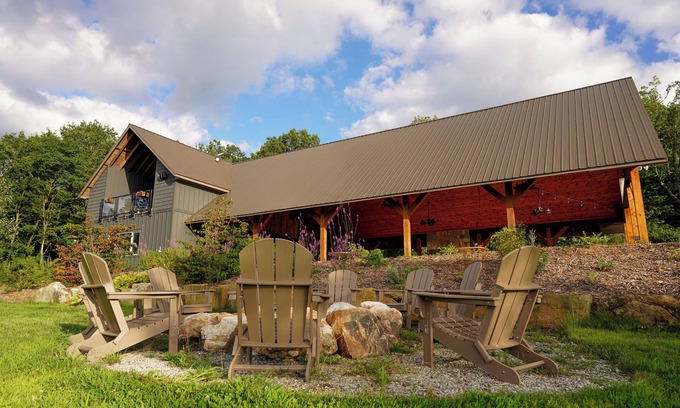 Clarkesville Apartment | Secluded Mountain Top Vineyard Apartment near Lake Rabun and Tallulah Gorge