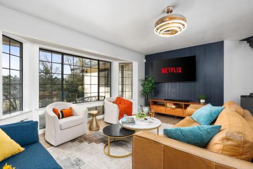 Oakhurst Villa | Secluded Mtn Top Family Haven with Spa, Views & Arcade