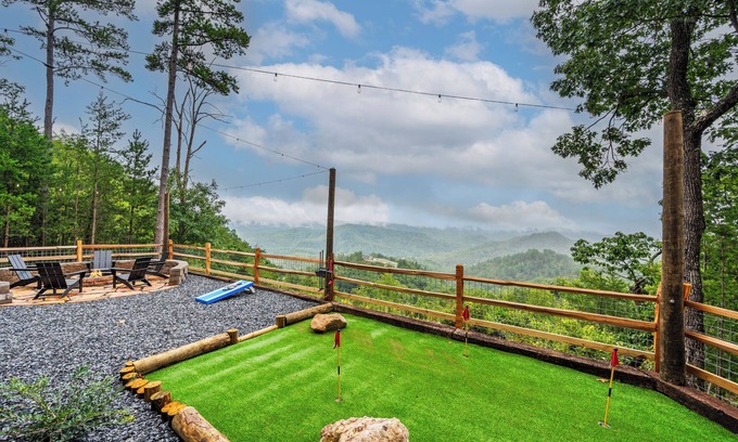 Sevierville Cabin | Secluded New Luxe Cabin Views Pool Hot Tub 5 King Beds Sleeps 20