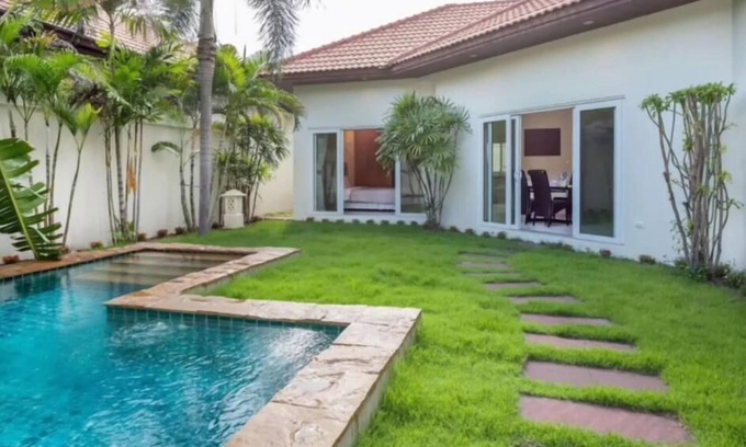 Pratumnak Hill Apartment | Secluded Private Pool Getaway - Majestic