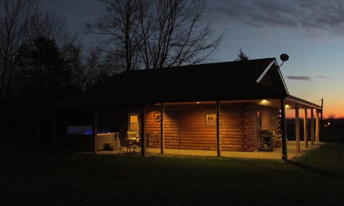 Buncombe Cabin | Secluded Rental Cabin on Southern Illinois Wine Trail, Private Hot Tub