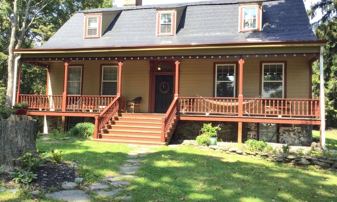 Middle Hope House | Secluded Retreat. Perfect for West Point Families! Gourmet Kitchen!