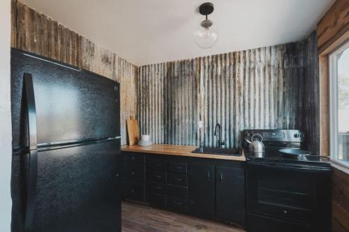 Dunlap House | Secluded rustic 2-bedroom cabin on private land