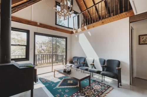 Dunlap House | Secluded rustic 3-bedroom cabin on private land