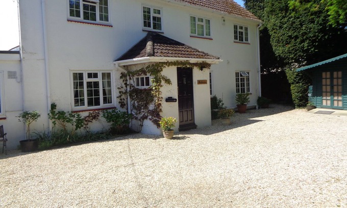 New Forest District House | Secluded, spacious detached house in the New Forest , sleeps 10