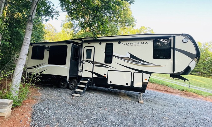 Dahlonega House | Secluded spot 5 miles from the historic Dahlonega square!