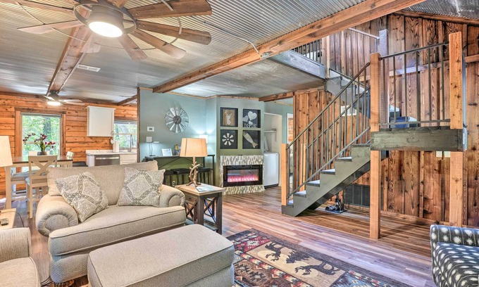 Kimberling City Cabin | Secluded Table Rock Lake/Branson Cabin w/Hot Tub!