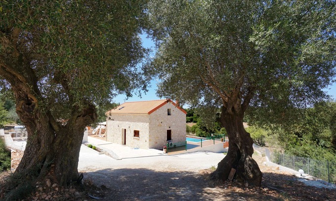 Manganos Villa | Secluded Villa Antikleia with private pool