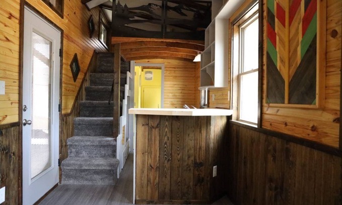 Aylett House | Secluded Wooded Charmant Chalet "Theme" Tiny Home - Off Grid