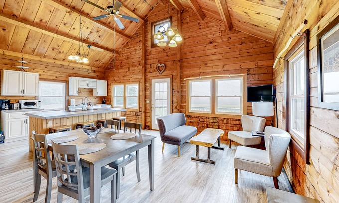 Montgomery Center Condo | Second floor, dog-friendly condo with modern decor and lovely views