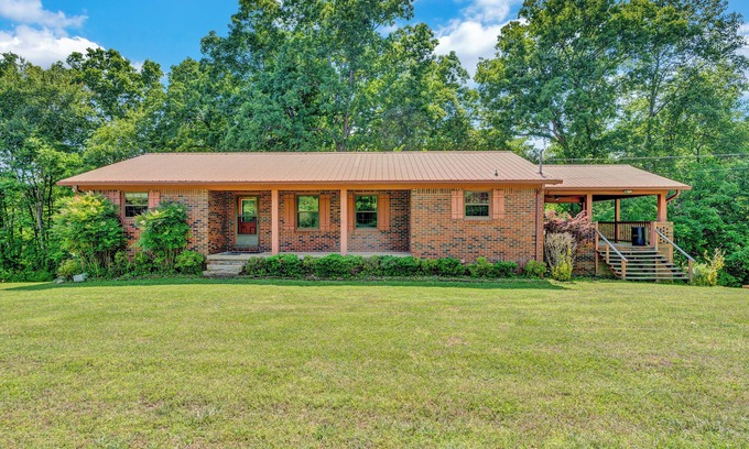 Smithville Resort | Seconds away from the lake, enjoy relaxing peace and quiet in spacious comfort