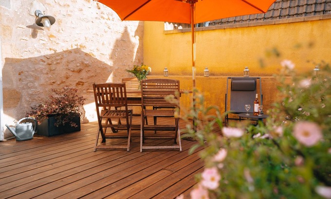 Sarlat-la-Caneda Historic Center Apartment | SECRET APARTMENT with exceptional 30m2 terrace in the heart of Sarlat