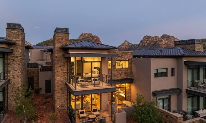 West Sedona Apartment | Sedona Luxury! Golf, Shared Pool & Stunning Views