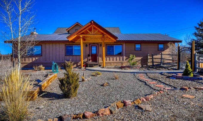 Pagosa Springs House | See Fall's Changing Colors! Mountain Sunset Cabin:Outdoor Fireplace,30 Min to Wolf Creek Ski Resort!