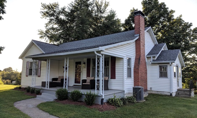 Williamstown House | See why everyone loves it here! 1.5 miles to Ark.