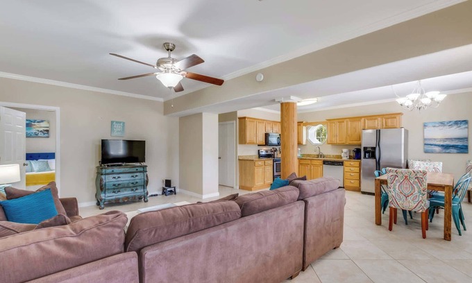 Gulf Shores House | Sel De Vie Lower level, 2 BR, sleeps 8, dog friendly