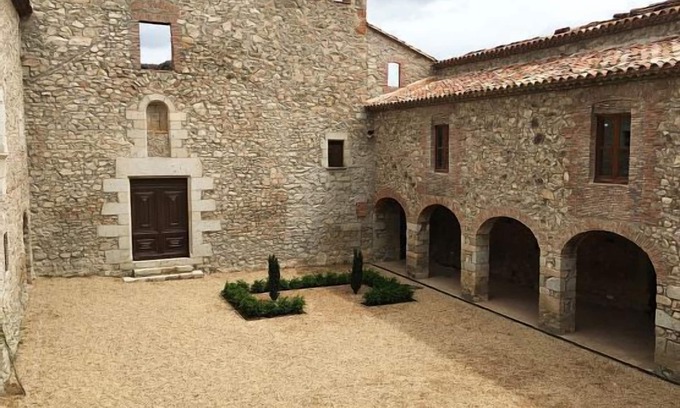 Santa Coloma de Farners Cottage | Self catering Monestir de Sant Salvi for 26 people