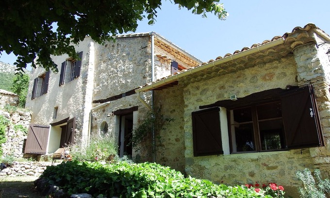 Plaisians Apartment | Self catered ground floor of a Provencal Mas