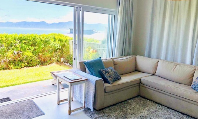 De Kelders Apartment | Self Catering Apartment - De Kelders