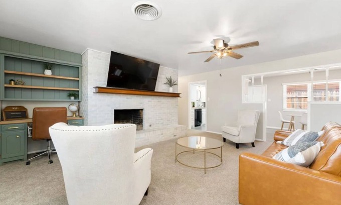 Lubbock House | Self Check-in/Full kitchen/Central location