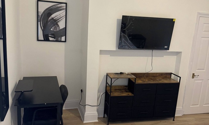 Newcastle-upon-Tyne Apartment | Self contained basement flat near Newcastle City Centre