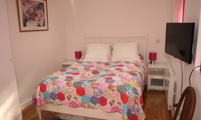 Swiss Cottage Apartment | Self-contained New Studio with independent entrance in an up-market quiet area.