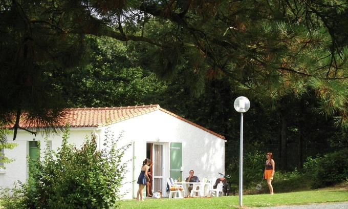 Chantonnay Apartment | Semi-detached bungalow with microwave, in the great Vendée