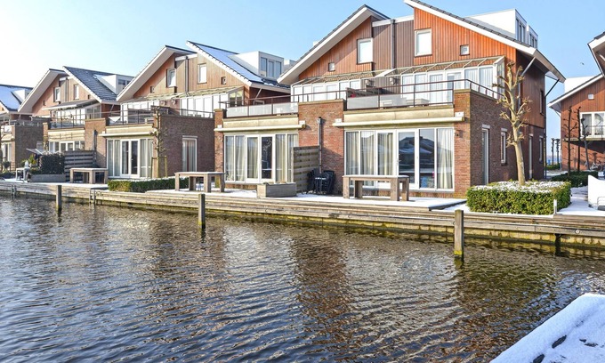 Municipality of Uitgeest Apartment | Semi-detached holiday home by the water