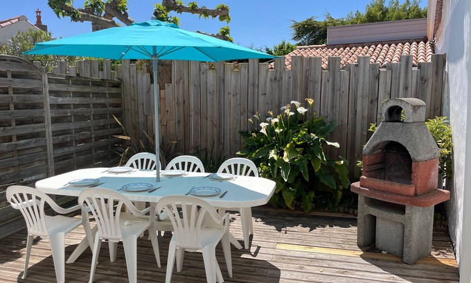 Barbatre House | Semi-detached house near the beach, Barbâtre center, for 4 people