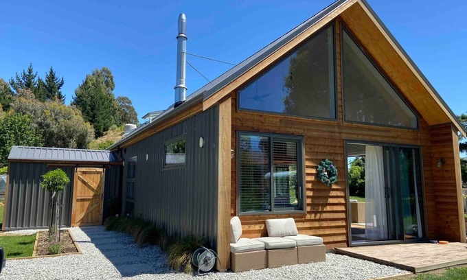 Wanaka House | Semi Self-Sufficient, Pet and Family Paradise