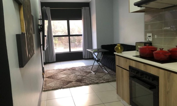Greater Johannesburg Metropolitan Area Apartment | Semi-Smart Sandton Apartment