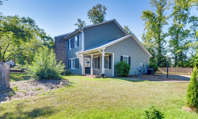 Seneca House | Seneca Escape w/Screened Patio: Near Lakes!