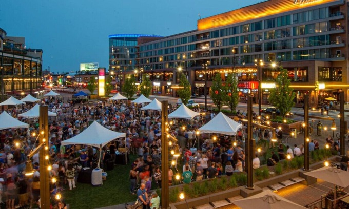 Lakeview Apartment | Sensational 5 Bed beauty steps from Wrigley Field