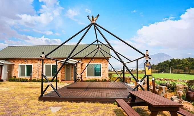 Andeok House | Seoguipo Umblanc Pension