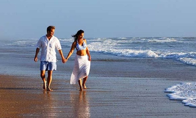 New Smyrna Beach House | Sept. Beach Getaway-NSBnSteps to the ocean, shops, restaurants.