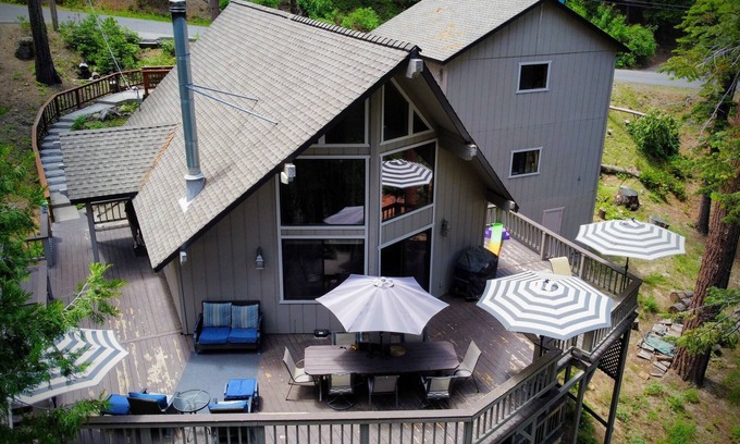 Long Barn House | SEPTEMBER AT Cabin House is DIVINE! 5 STARS, 5 MIN TO PINECREST LAKE! Book NOW!