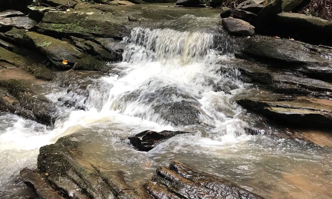 Demorest House | September Discount! River & creek, waterfall, hot tub, fire pit, dogs OK