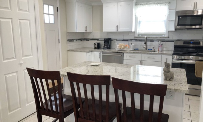 Long Beach House | SEPTEMBER SPECIAL 9/8-9/18 – book now BEACHSIDE RETREAT 2 BD APT/W/PVT PATIO